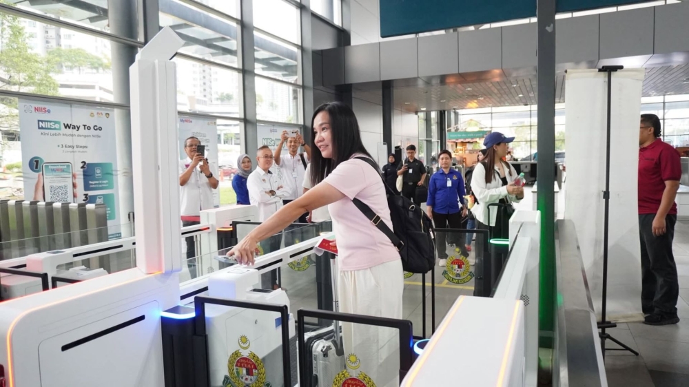 Flying soon? Here’s what Malaysians need to know (and do) before arriving at airport immigration