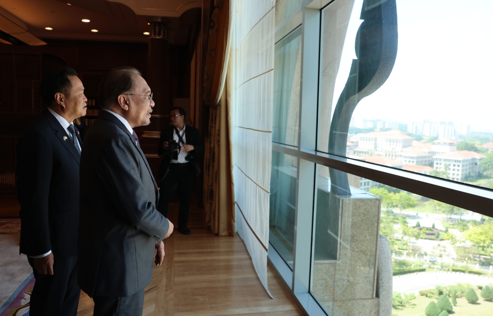 Anwar, Thai PM Anutin hold talks to deepen Malaysia-Thailand ties