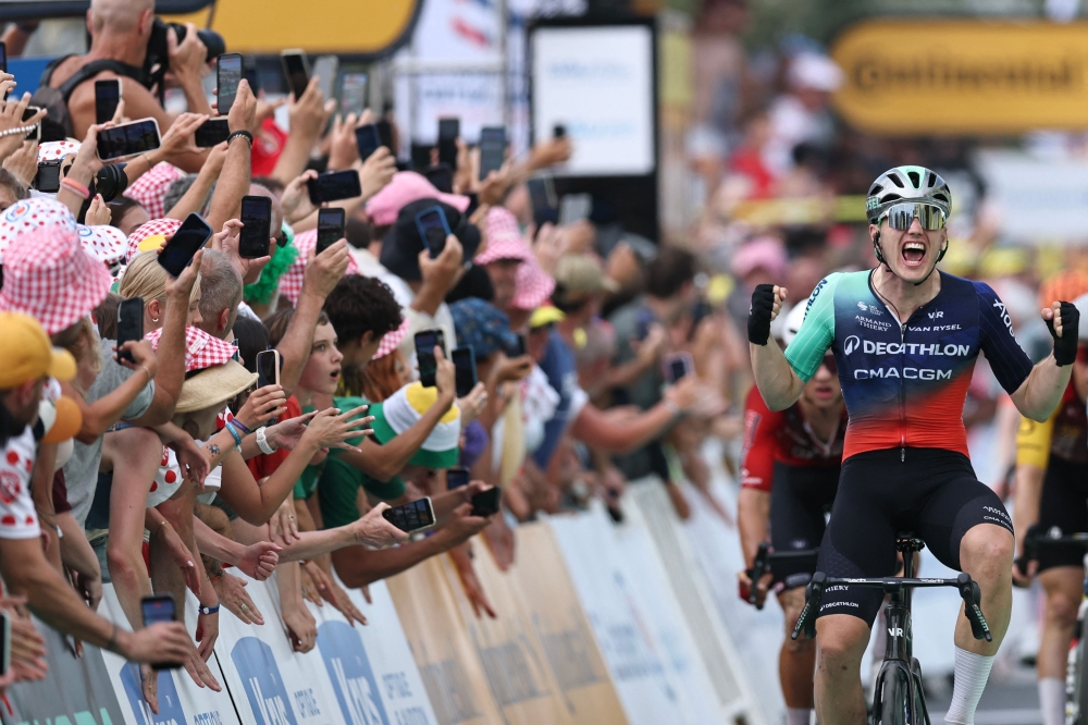 Dutch debutant Kooij wins chaotic Tour sprint after crash scuppers rivals in Pau