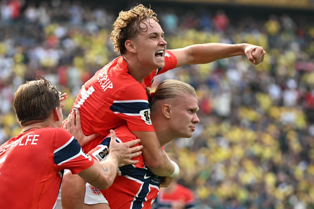 Goal machines Kane and Haaland set for World Cup showdown