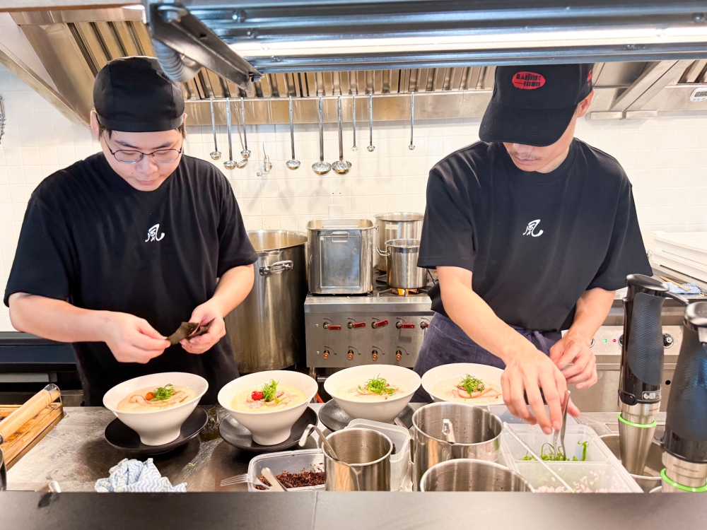 Sit at the counter for a front row seat to a ramen cooking show where bowls of ‘tori paitan ramen’ are being prepared for service. — Picture by Lee Khang Yi