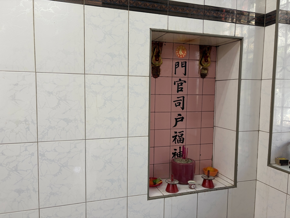 The door guardian deity at the Soon Tuck Wooi Koon. — Picture by Opalyn Mok