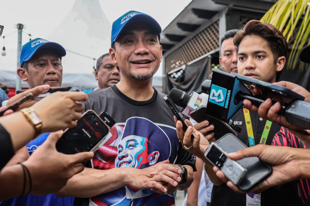Onn Hafiz votes early in Simpang Renggam, urges Johoreans to turn out