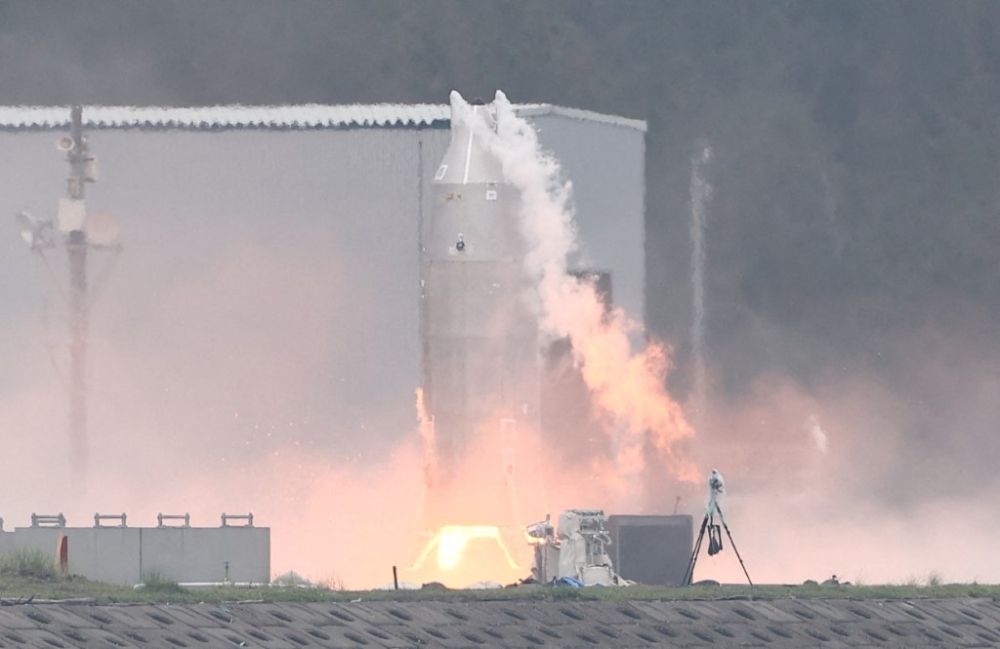 To the moon, maybe? Japan successfully launches and lands prototype of reusable rocket