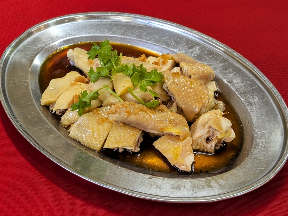 As far as white cut chicken goes, the version here is more than decent. But the lean meat of a ‘kampung’ chicken yields a firmer texture than I would like. — Picture by Ethan Lau