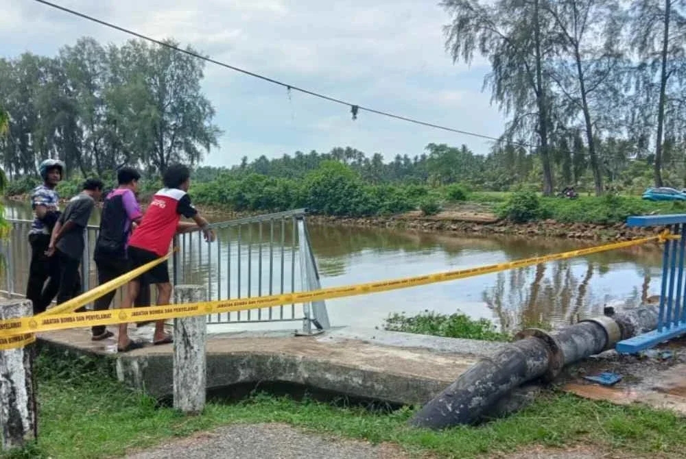 Teen escapes after Myvi plunges into Bachok river following suspected drowsy driving