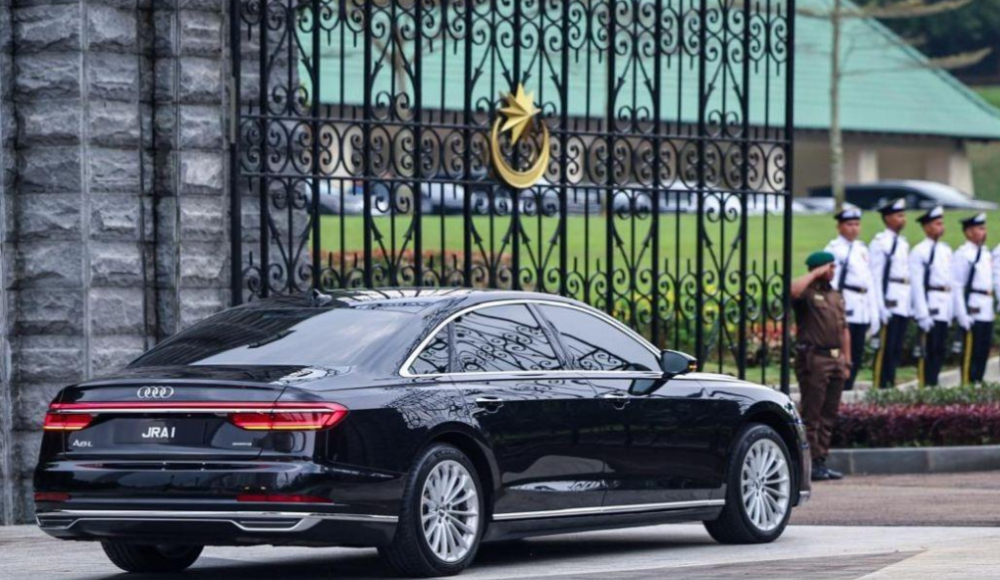 Onn Hafiz arrives at Istana Bukit Serene for Johor MB swearing‑in ceremony
