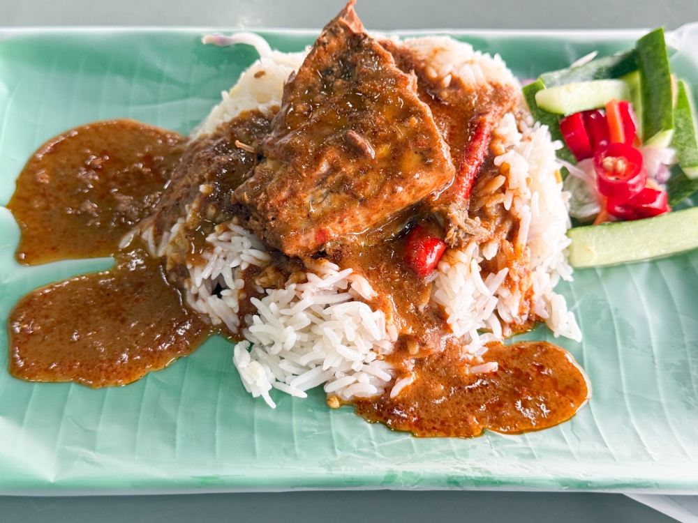 Once the gravy is poured over the rice, just pinch a piece of the fish to relish with. — Picture by Lee Khang Yi