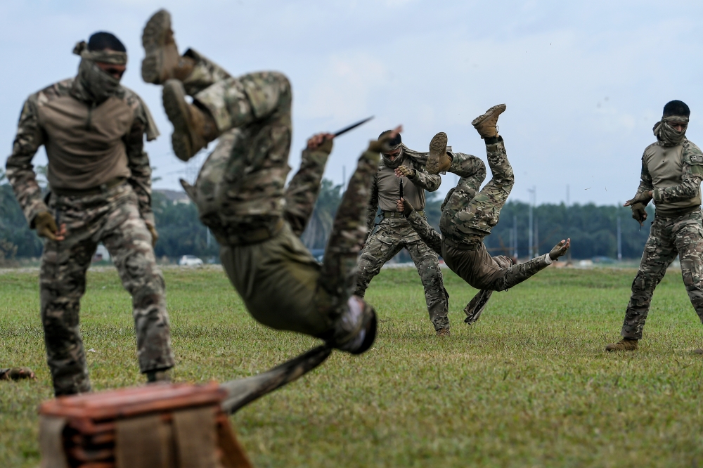 Commander of the Army Special Warfare Training Centre (PULPAK), Col. Nordin Abu said that TTS is a core military training module that builds combat confidence, enabling soldiers to neutralise opponents without using weapons. — Bernama pic 