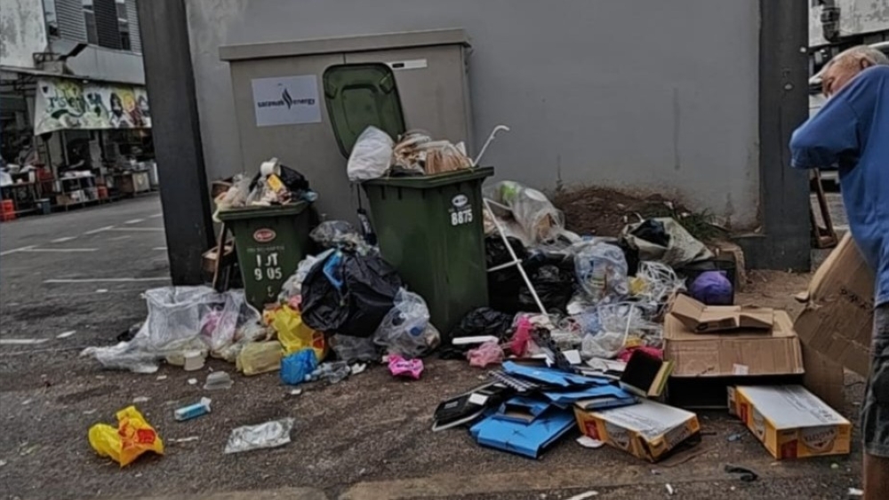Overflow of rubbish spotted at back lanes of Riam Commercial Centre, Miri. — The Borneo Post pic