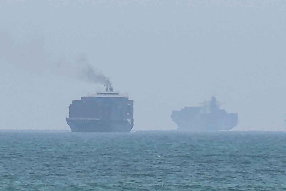 US launches fresh strikes on Iran as fighting over Strait of Hormuz escalates