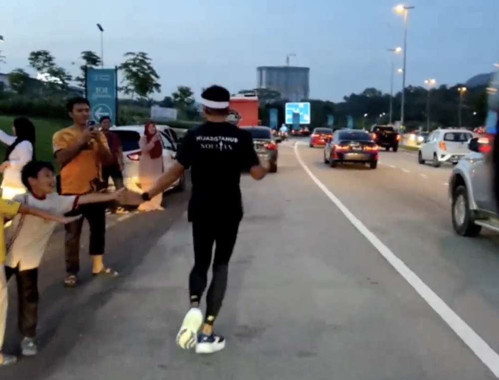 Cheered on by ‘sea of people’, Syed Saddiq’s charity run races past RM54,000 on opening day
