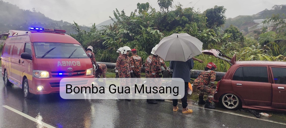 Teenage passenger dies after Kelisa crashes into barrier near Gua Musang