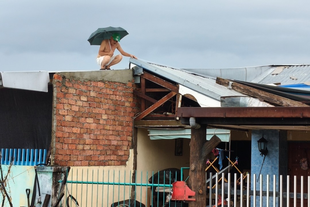 Roofs torn off as fierce winds lash Sibu Jaya, no injuries reported