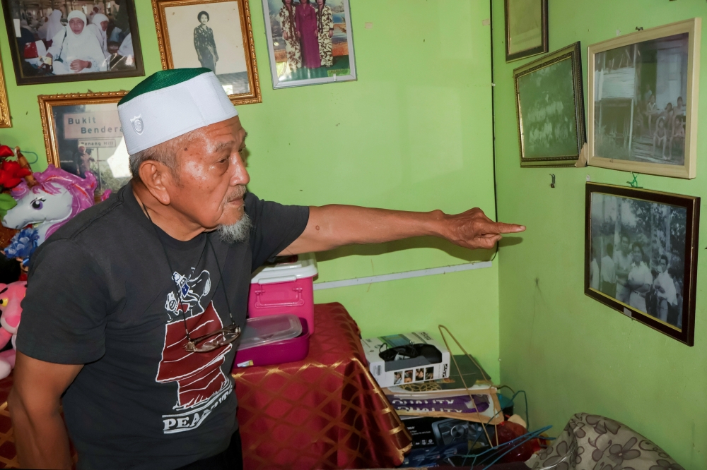 Nawawi pursued teaching to fulfil his mother’s wish, beginning at a three-classroom school attended by about 30 mostly Iban pupils. — Bernama pic