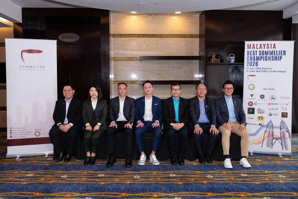 The judging panel, from left to right: Ronald Binati, Lesley Liu, Justin Ho, Britt Ng, Danny Leong, Wong Yin How and Daniel Chong. 