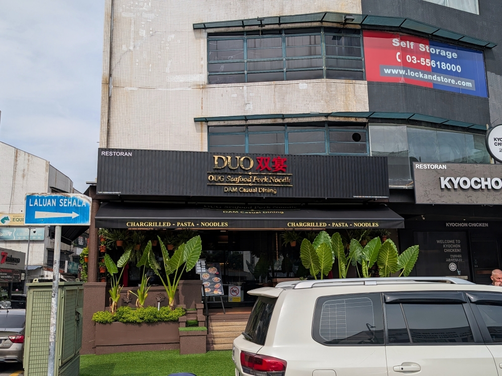 It’s all a bit fancy, so look for the dark sign with the gold and red words.
