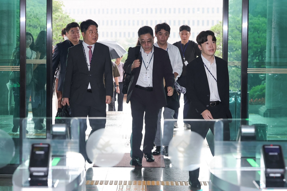 South Korean police raid country’s election commission over alleged vote rigging