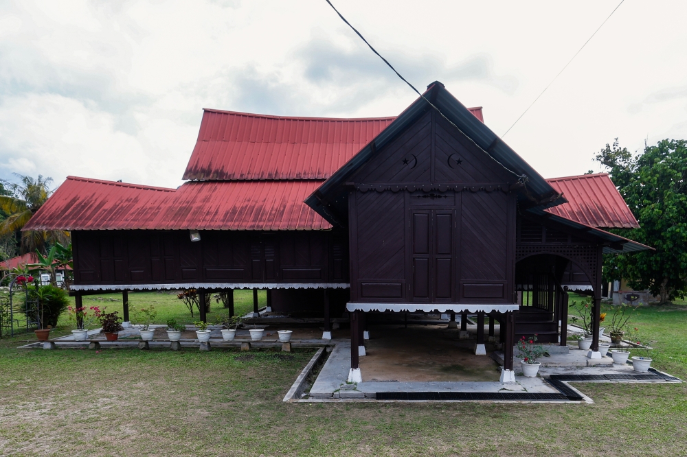 Nail‑free for nearly a century, Durah’s heritage home showcases the enduring craft of Malay architecture in Seri Menanti