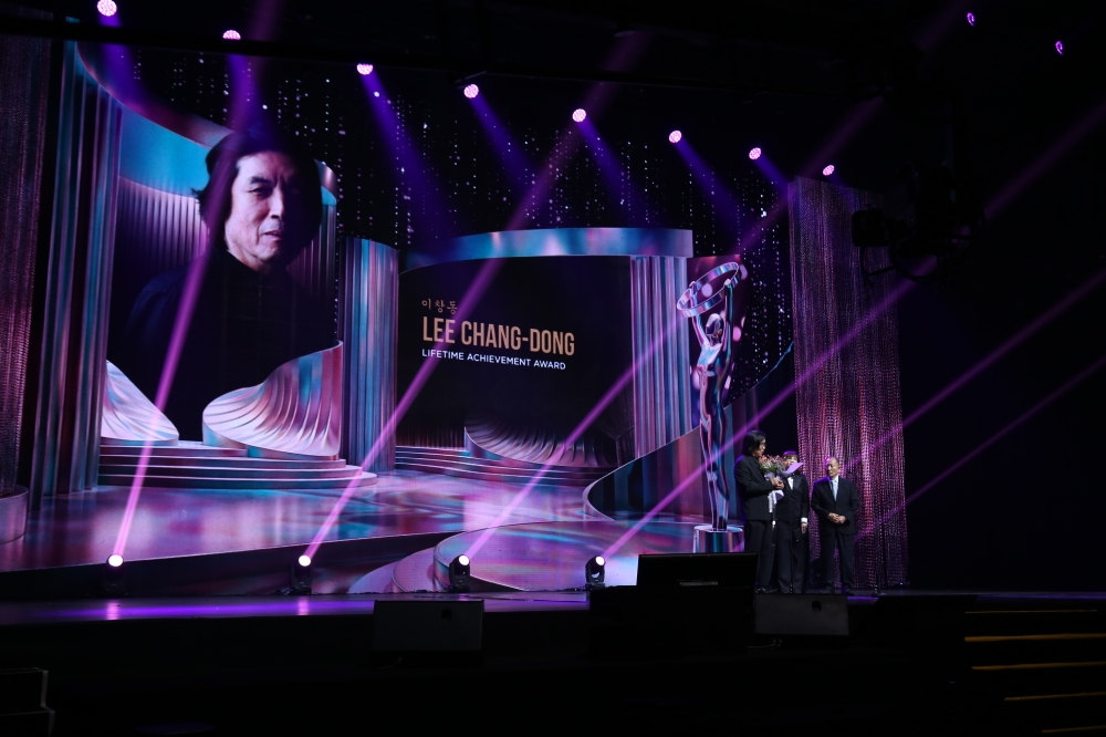 South Korean filmmaker Lee Chang-dong, the director behind the acclaimed films ‘Peppermint Candy’ (1999) and ‘Burning’ (2018), was honoured with the Lifetime Achievement Award at the ninth Malaysia International Film Festival (MIFFest). — Picture courtesy of MIFFest