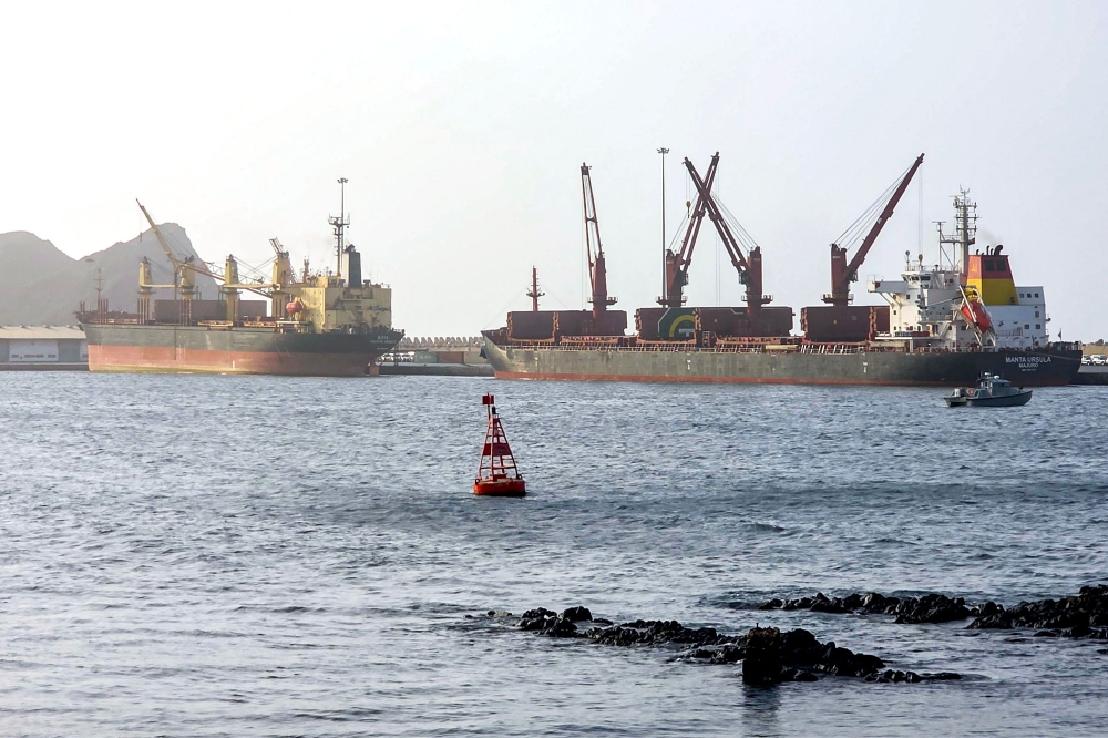 Iran and Oman report progress in Hormuz talks after US strikes paused for negotiations
