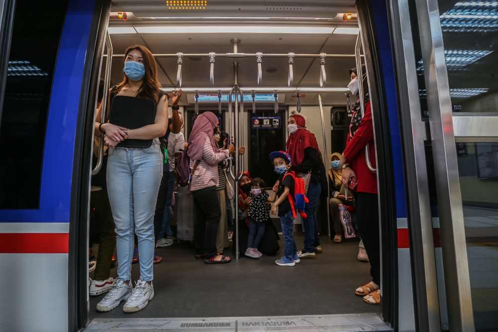 Door stuck open forces Rapid KL to halt Kelana Jaya train at Taman Bahagia station