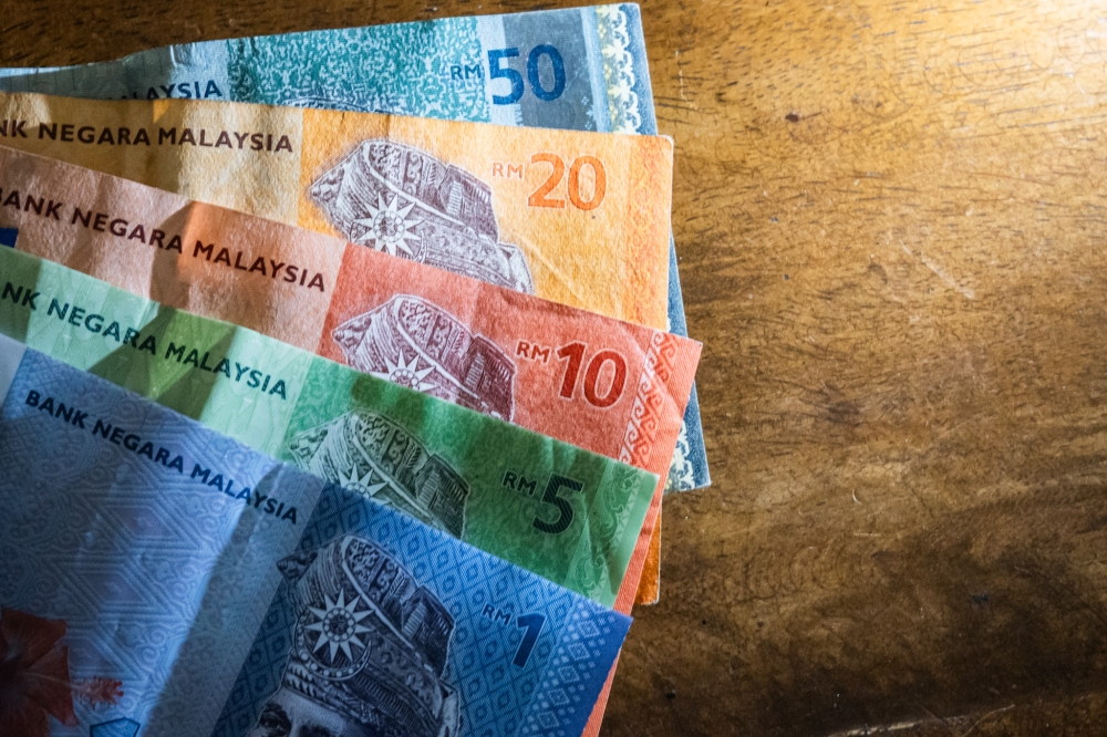 Ringgit opens higher on upbeat BNM outlook, Fed policy expectations