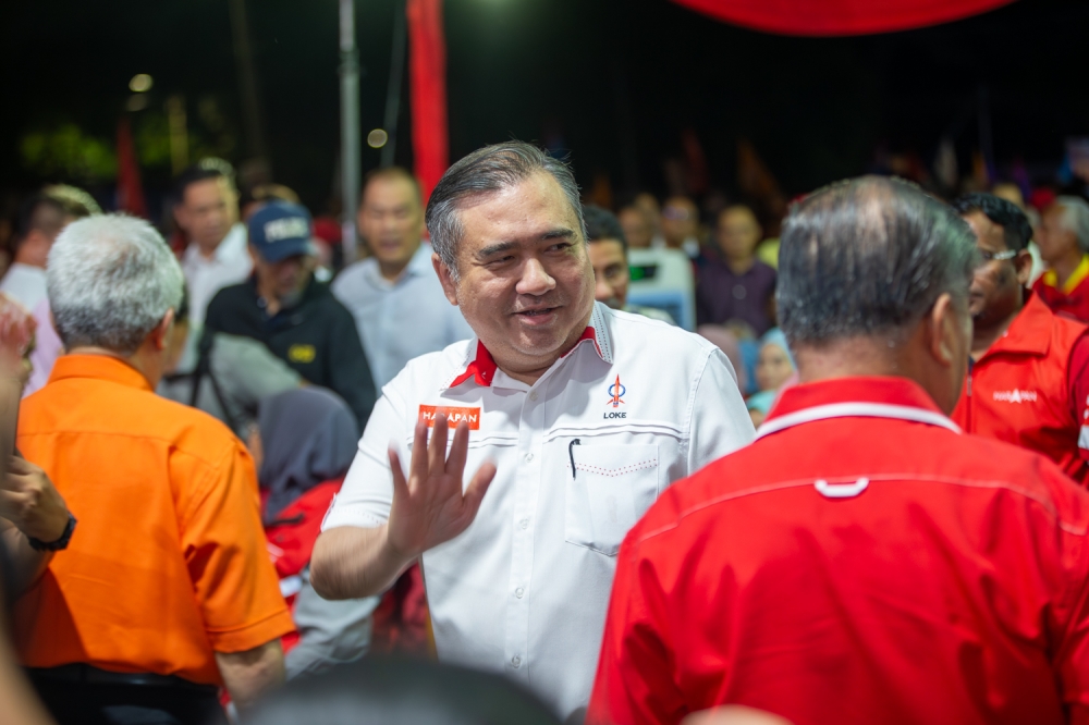 DAP secretary-general and Transport Minister Anthony Loke faces BN’s Siow Kong Choon in Chennah. — Picture by Raymond Manuel