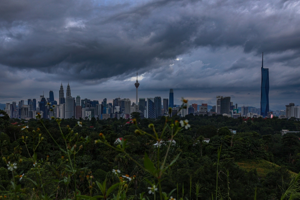 Once thunder is heard or thick storm clouds begin forming, people are already in a lightning-risk area and should seek shelter immediately. — Bernama pic