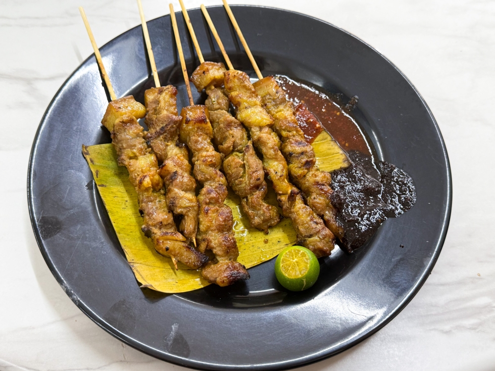 There’s no dry, lean meat here as Kanid’s Pork Satay uses pork belly cuts that are juicy after grilling. — Picture by Lee Khang Yi
