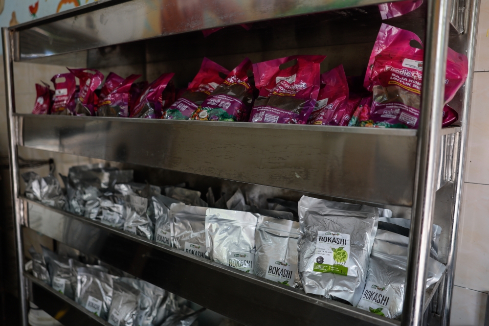 Currently, the fertiliser is sold through MBSA-organised programmes and utilised by registered community gardens, including those in Section 8, Section 20 and the Surau Al Husna Community Garden in Section 20. — Bernama pic