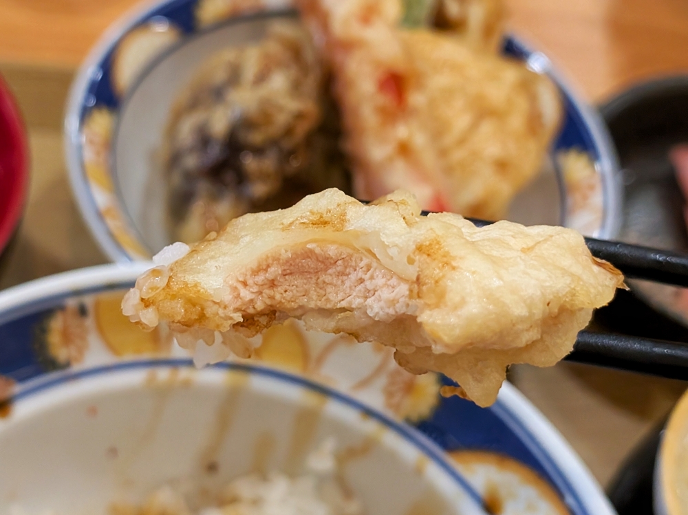 Chicken breast isn’t the first thing that comes to mind when I think of ‘tempura’, but it is part of the signature Kohaku Tendon Set. — Picture by Ethan Lau