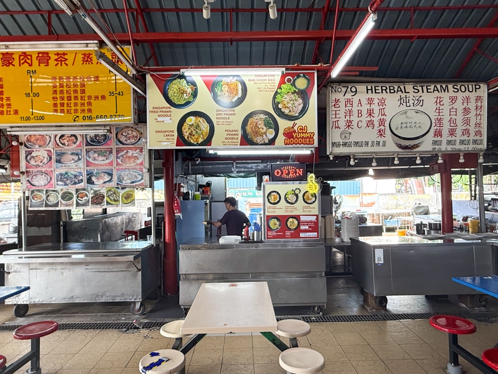 Find the stall nearer the food court entrance from Jalan SS2/63, close to the Air Batu Campur stall. — Picture by Lee Khang Yi