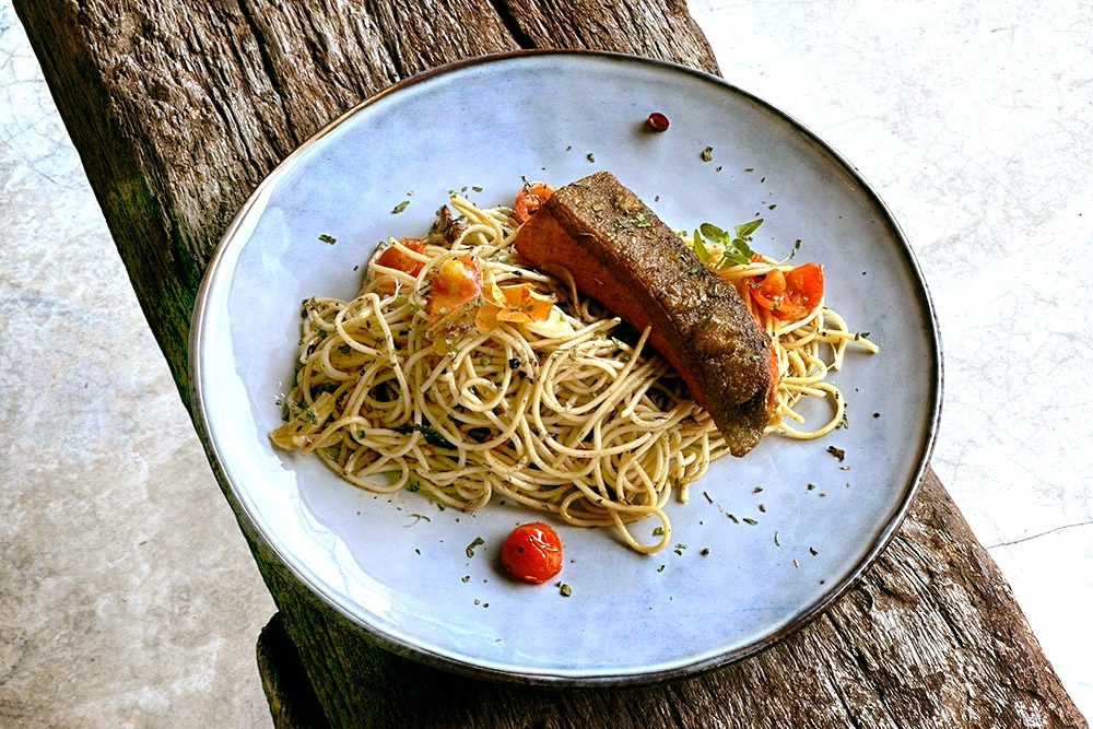 Aglio Alio Salmon Ramen. 
