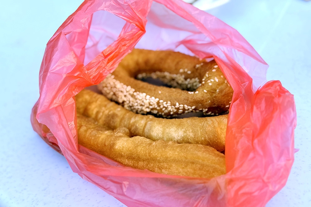 The ‘yau char kwai’ and ‘ma geok’ are thicker than other stalls but still crispy. — Picture by CK Lim