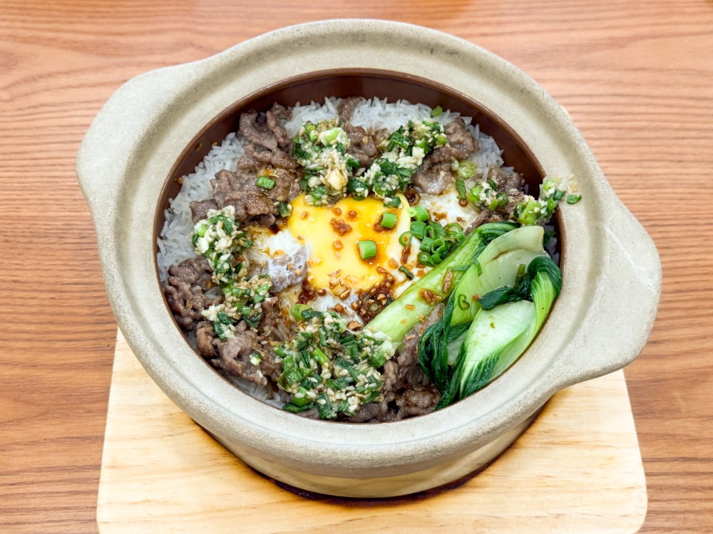 Japanese Style Salty Scallion Sauce Beef and Egg has a punchy flavour with the chopped scallions. — Picture by Lee Khang Yi
