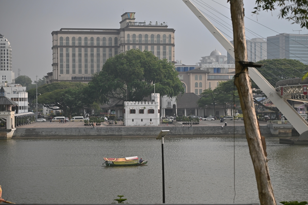 Sarawak air quality stays unhealthy in nine areas as transboundary haze persists