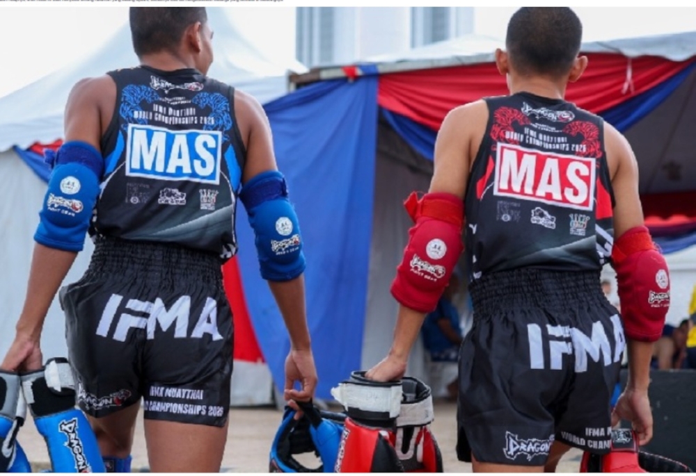 Ahyan with Akil, the first athletes from SHG Telok Mas, Melaka, to successfully represent Malaysia on the international stage. — Bernama pic 