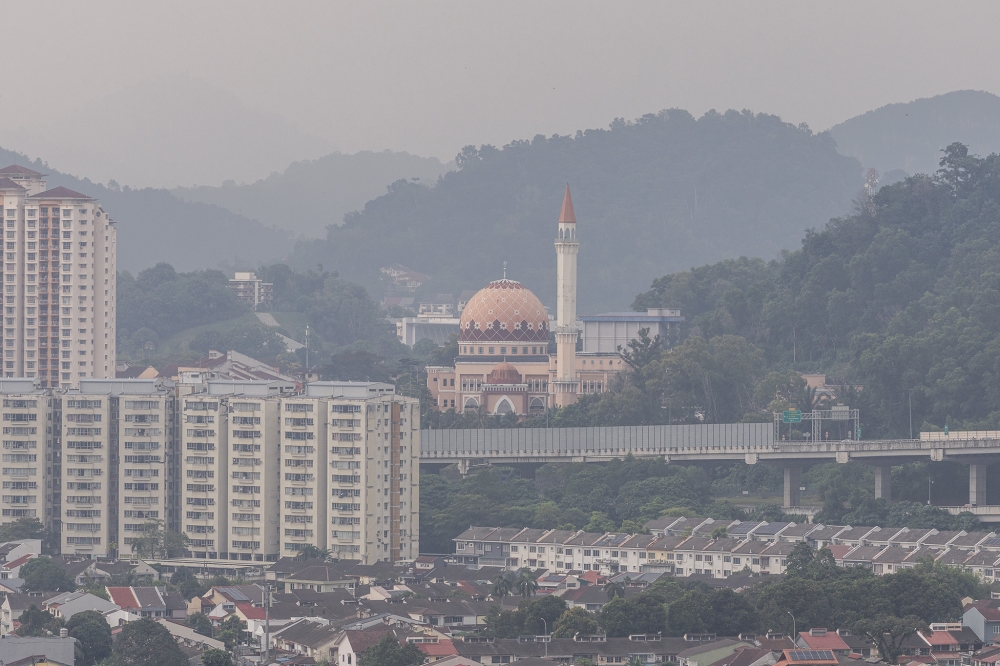 Serian has Malaysia’s worst air quality with API at 183, Kuching and Samarahan tie at 171 while Cheras chokes in the peninsula