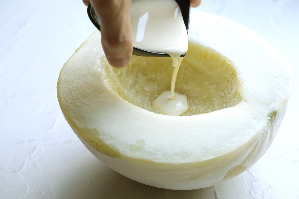 Pour the heavy cream into the hollowed centre.
