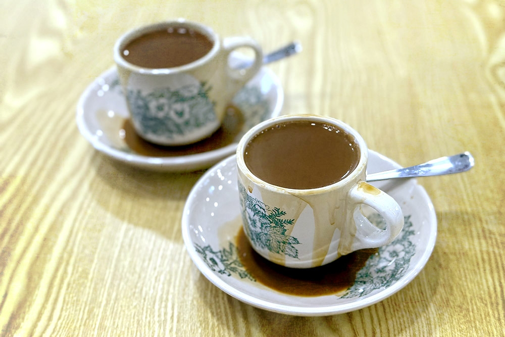 Loumazi offers ‘cham C’, which is lighter and less sweet, instead of regular ‘cham’. — Picture by CK Lim