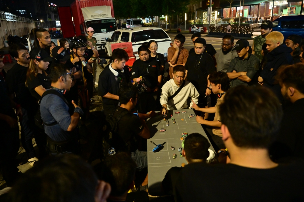 Director Adrian Teh with the cast and crew of Malaysian action film ‘Chelot’. — Picture courtesy of GSC Cinemas