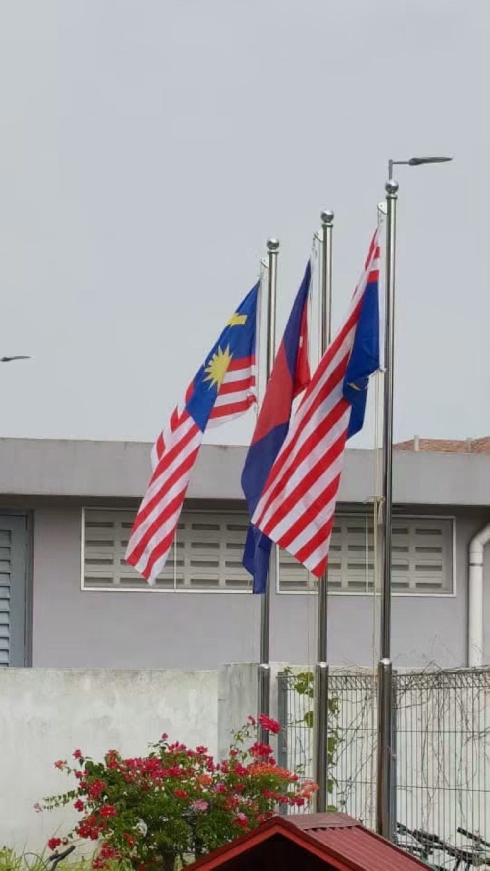 The Jalur Gemilang and the Johor state flag were flown upside down at a factory located in the Southern Industrial and Logistics Clusters (SiLC) Industrial Park in Gelang Patah in Iskandar Puteri, August 20, 2026. — Picture courtesy of the Iskandar Puteri City Council (MBIP)