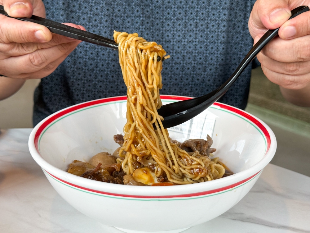 Don’t expect your usual ‘kuey teow’ here as they use ramen noodles. — Picture by Lee Khang Yi