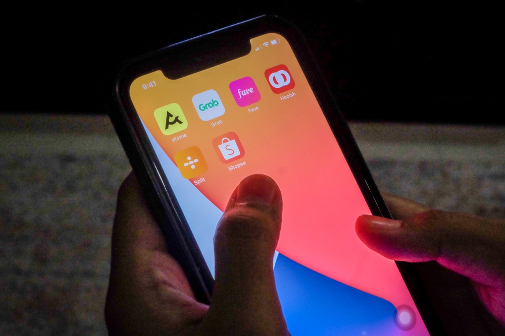 Icons of buy-now-pay-later apps are seen on a smartphone in Shah Alam on June 23, 2022. — Picture by Yusof Mat Isa
