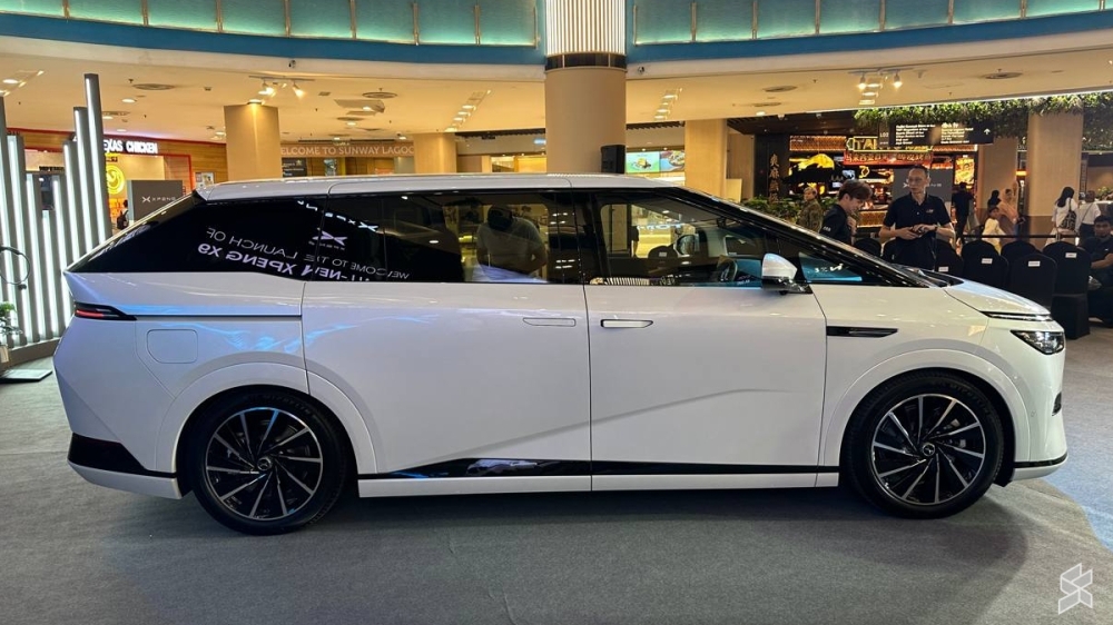 Since the 2026 XPeng X9 facelift was only launched in Malaysia just two months ago, the recall most likely affects the pre-facelift model, which made its Malaysian debut in March 2025. — SoyaCincau pic 