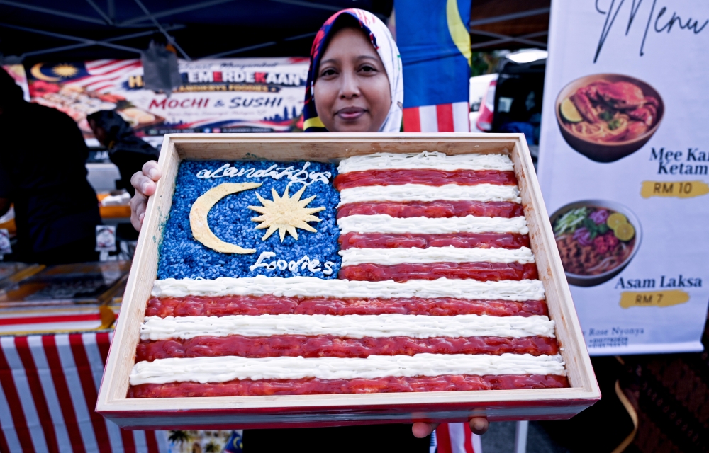 Trader Norlaila Harun, 45, shows the Jalur Gemilang sushi sold at the Semangat Merdeka Programme and Green Night Market Campaign at the Pandak Akhat Night Market in Batu Gajah, on August 18, 2026. — Bernama pic