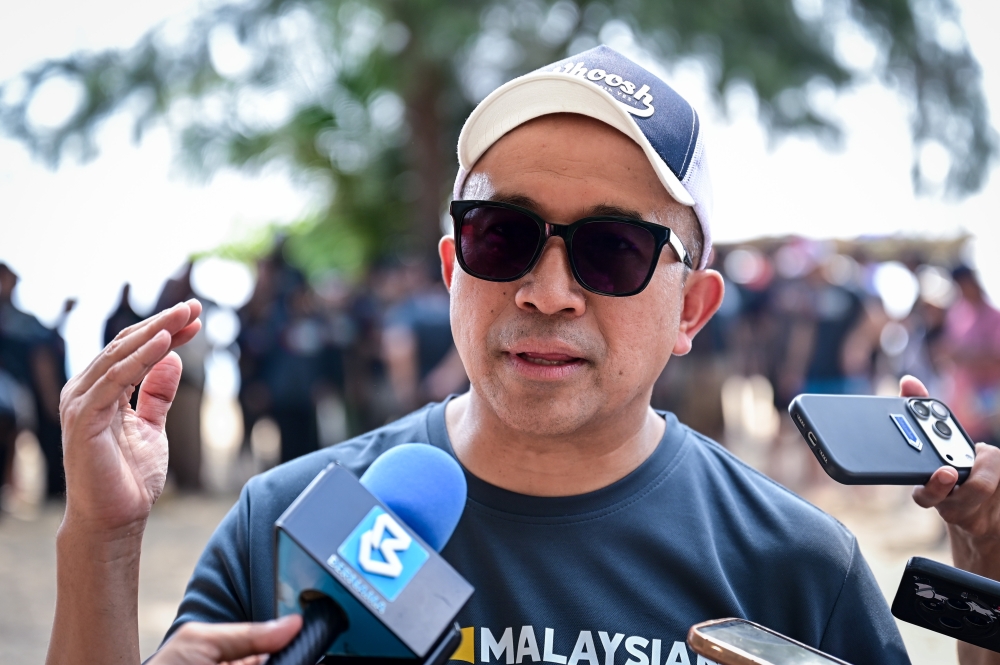 Education Malaysia Global Services (EMGS) Chief Executive Officer Novie Tajuddin speaks to Bernama during the ‘Malaysian Cultural Discovery Community Immersion’ programme at Teluk Ketapang Beach August 22, 2026. — Bernama pic