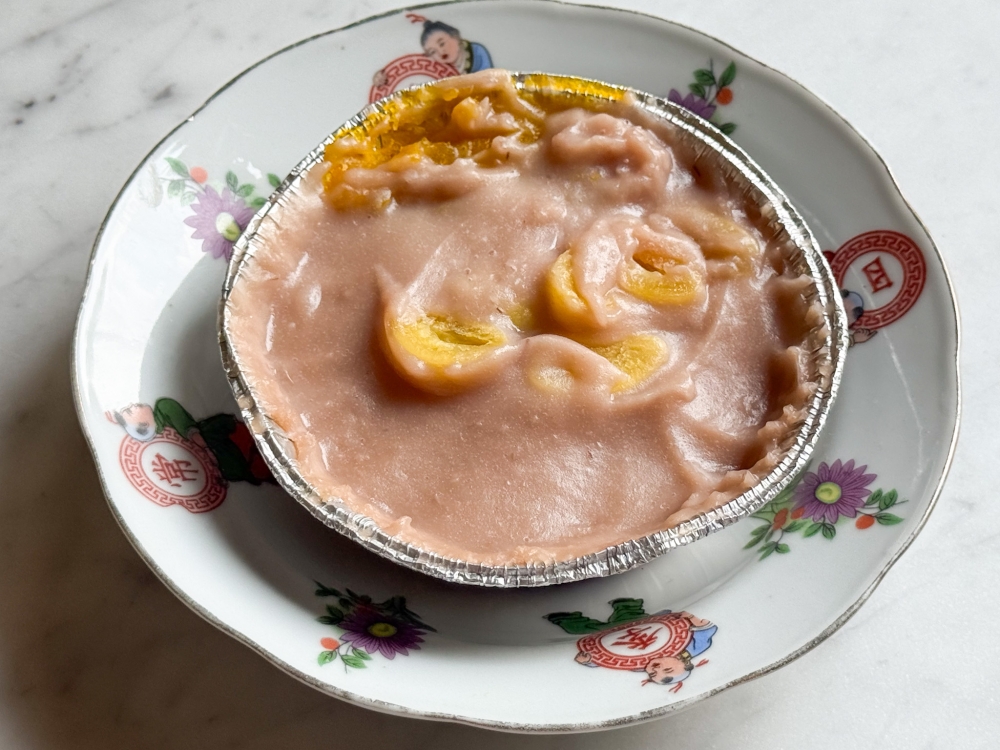Teo Chew Yam Paste has two flavours: one with sweet pumpkin and another with purple sweet potato, which can be purchased frozen to take home. 