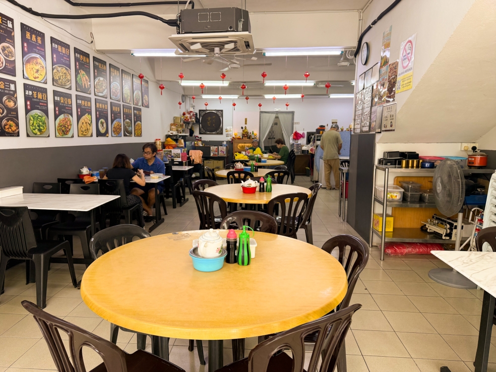 It feels like a family kitchen where prep work for their dishes is done at the tables. 